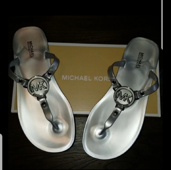 New Michael Kors Silver Jelly PVC MK Thong Sandal Size 38/8M - Picture 3 of 9
